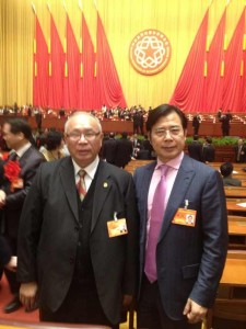 加中工商联主席滕达（右）和中华会馆理事长朱展伦先生